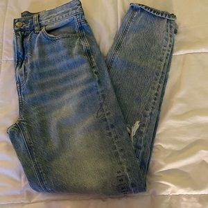 American Eagle - Ripped Mom Jean